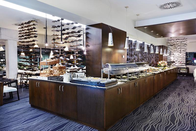 Royal Tulip Sand Kolobrzeg Dış mekan fotoğraf The buffet at the lounge